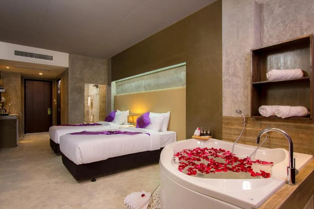 Superior Twin Room with Partial Sea View
