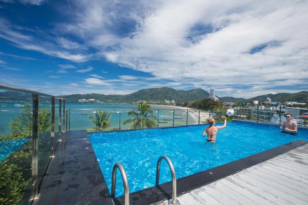 A sunny moment at the shared rooftop pool